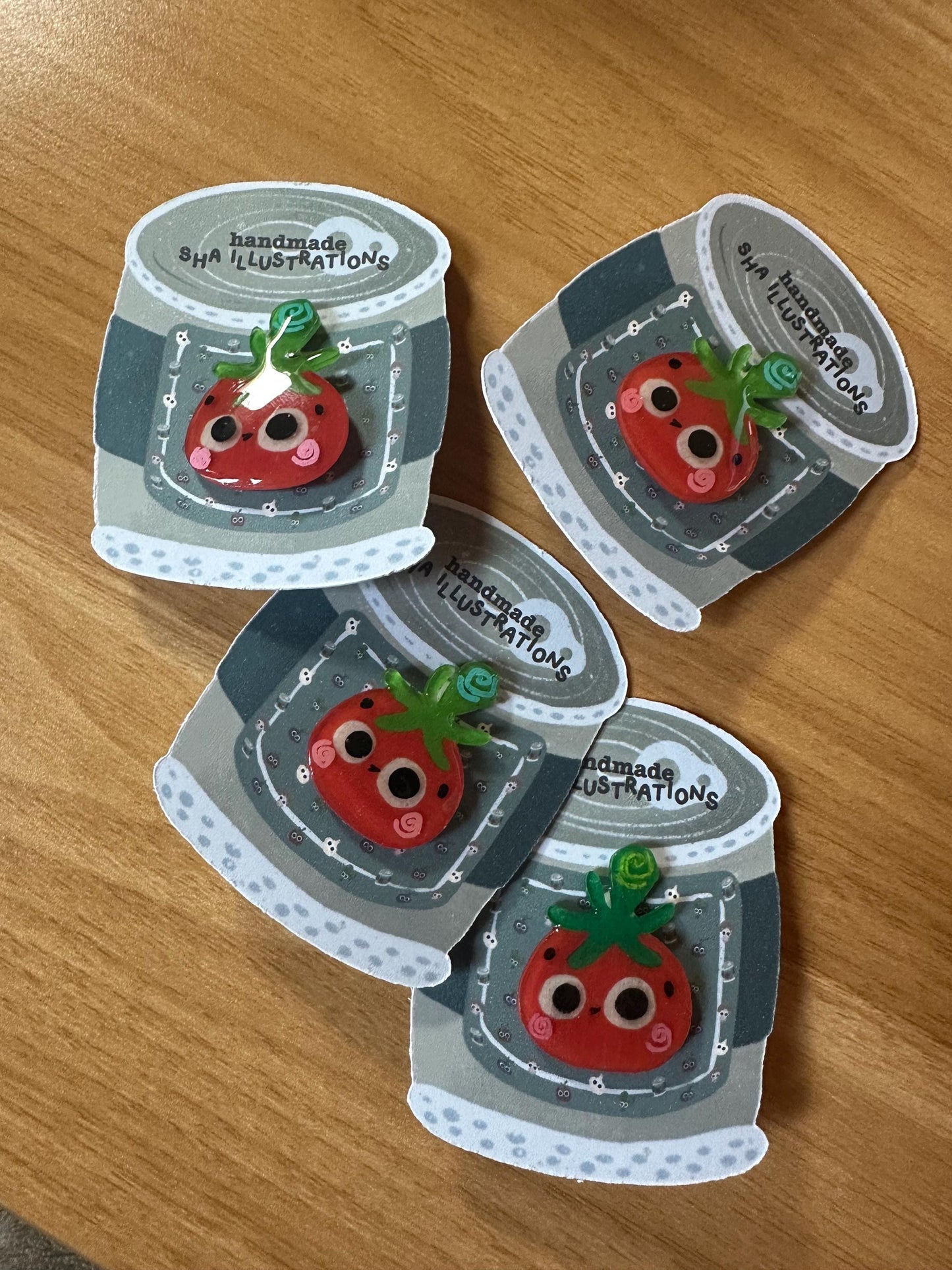 Pin's Tomate dans sa boîte de conserve