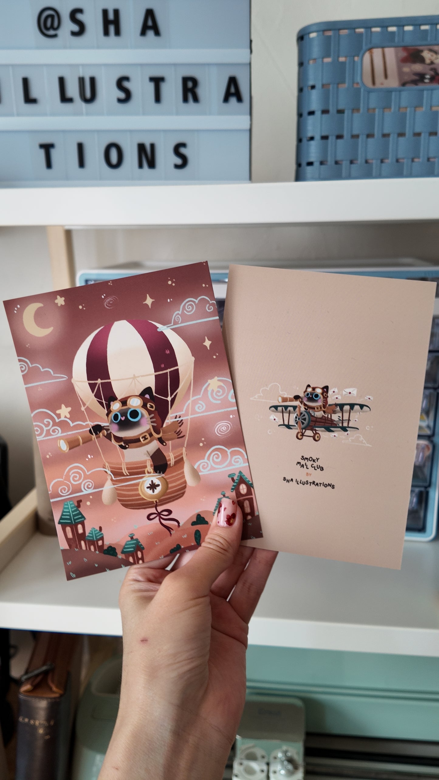 Artprint A6 Smoky le voyageur en montgolfière Smoky Mail Club #1 Mai 2026